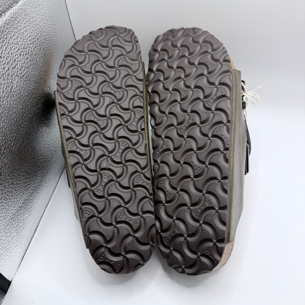 Birkenstock Arizona sandals in Golden Brown W-8/ M-6 - Picture 9 of 12